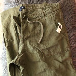 Woman’s army green linen pants